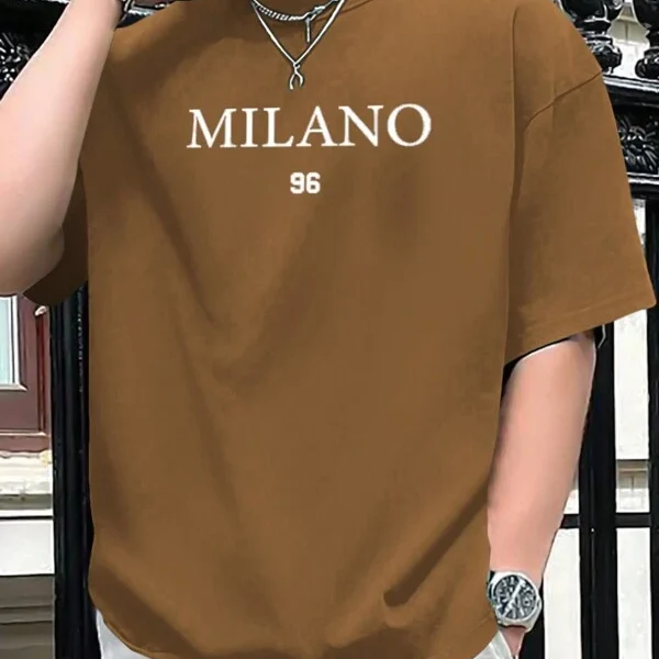 Manfinity Homme قميص رجالي قصير بأكمام للصيف مطبوع عليها حروف عفوية