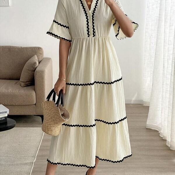 SHEIN Clasi فستان مموج ثلاثي الأبعاد بتطريز القصدير لطراز العطلات للنساء